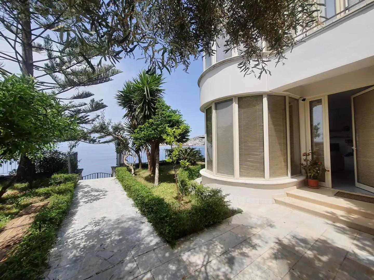 Aphrodite Direct Access To Beach Willa Saranda