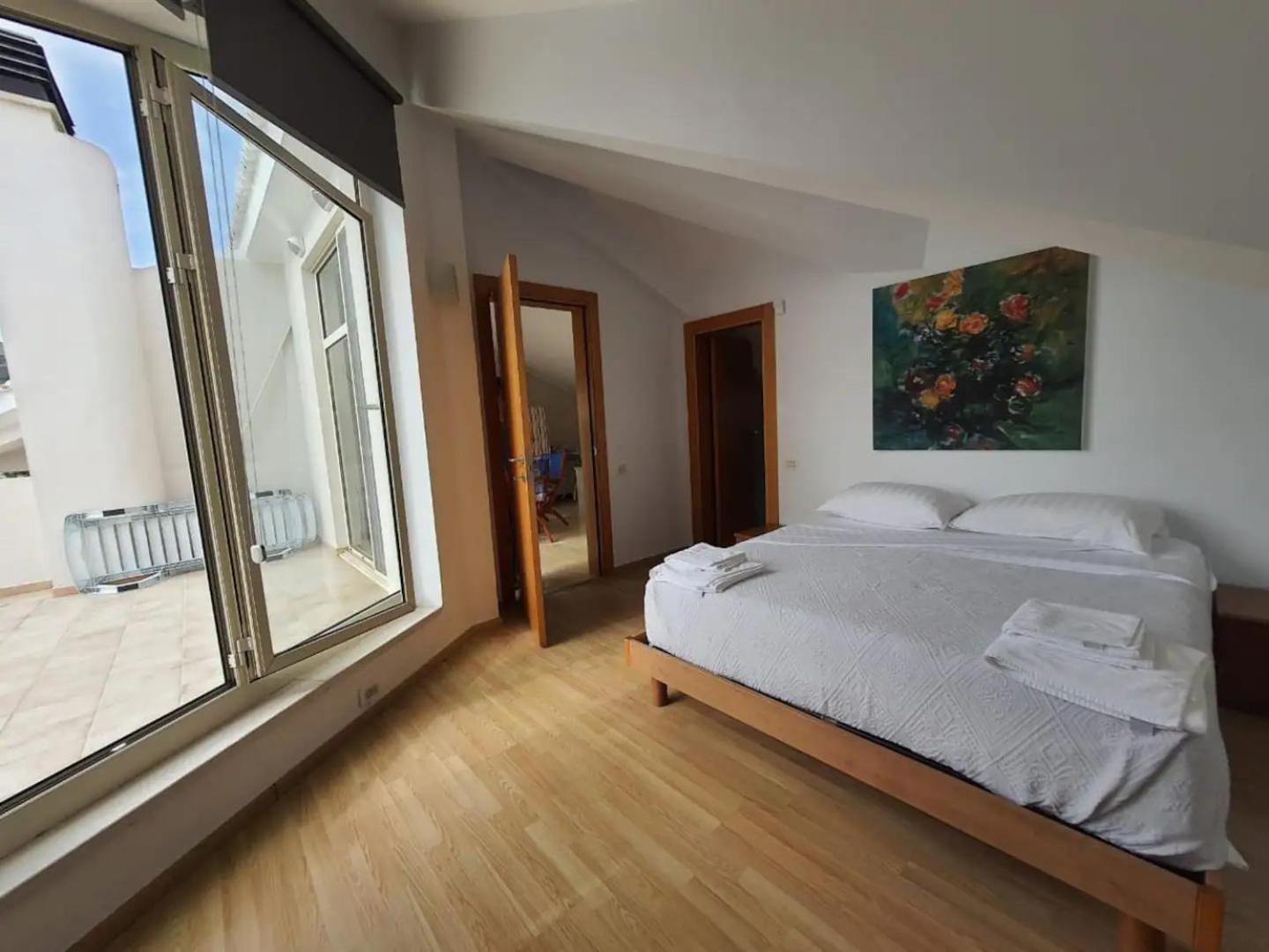 Aphrodite Direct Access To Beach *