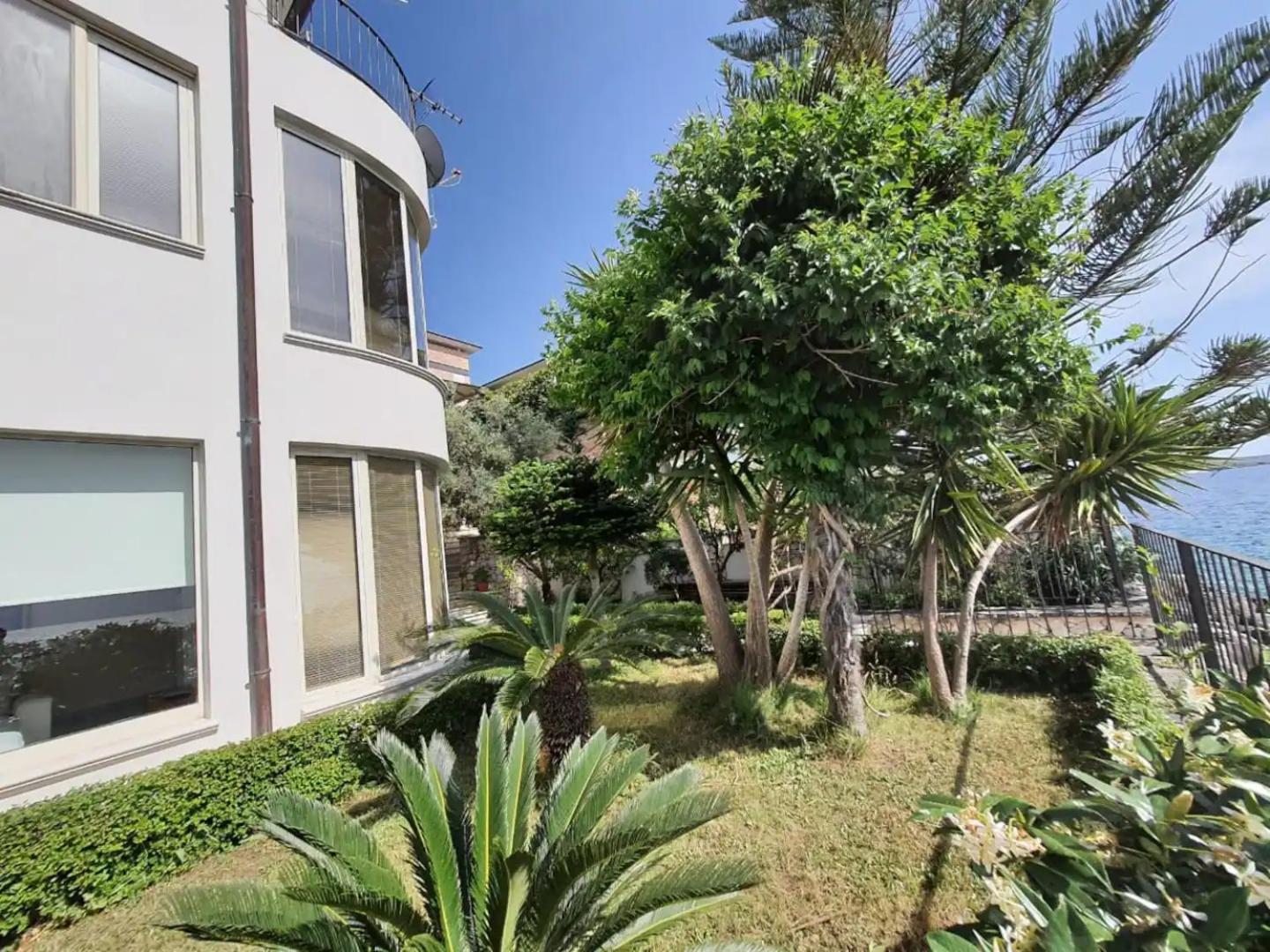 Aphrodite Direct Access To Beach Willa Saranda