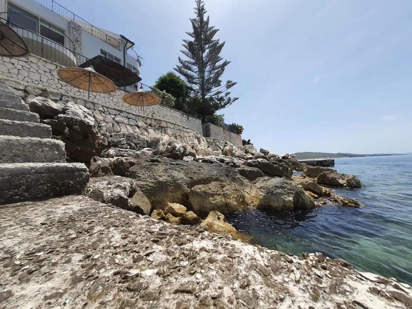 Aphrodite Direct Access To Beach Willa *