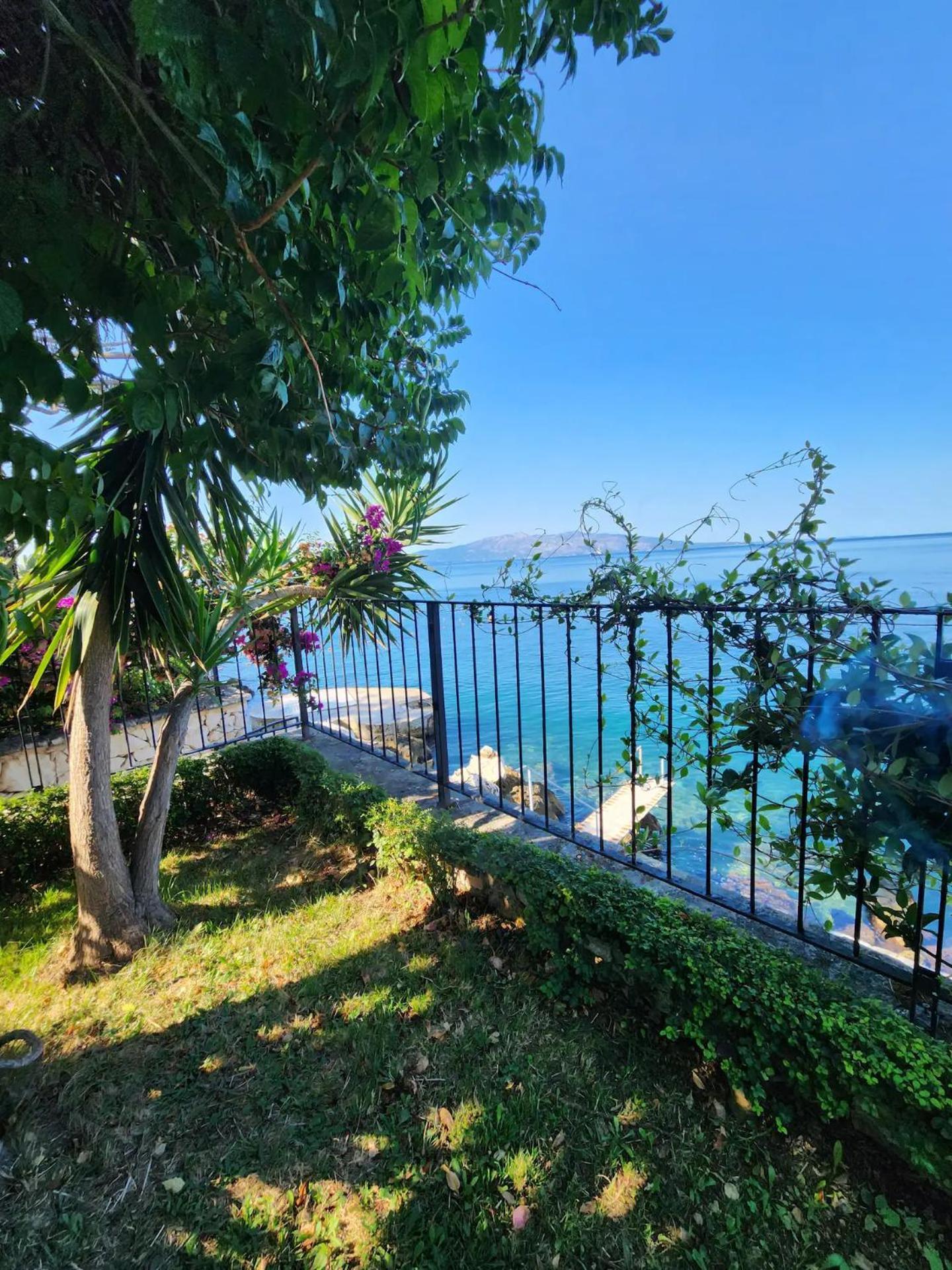 Aphrodite Direct Access To Beach Willa