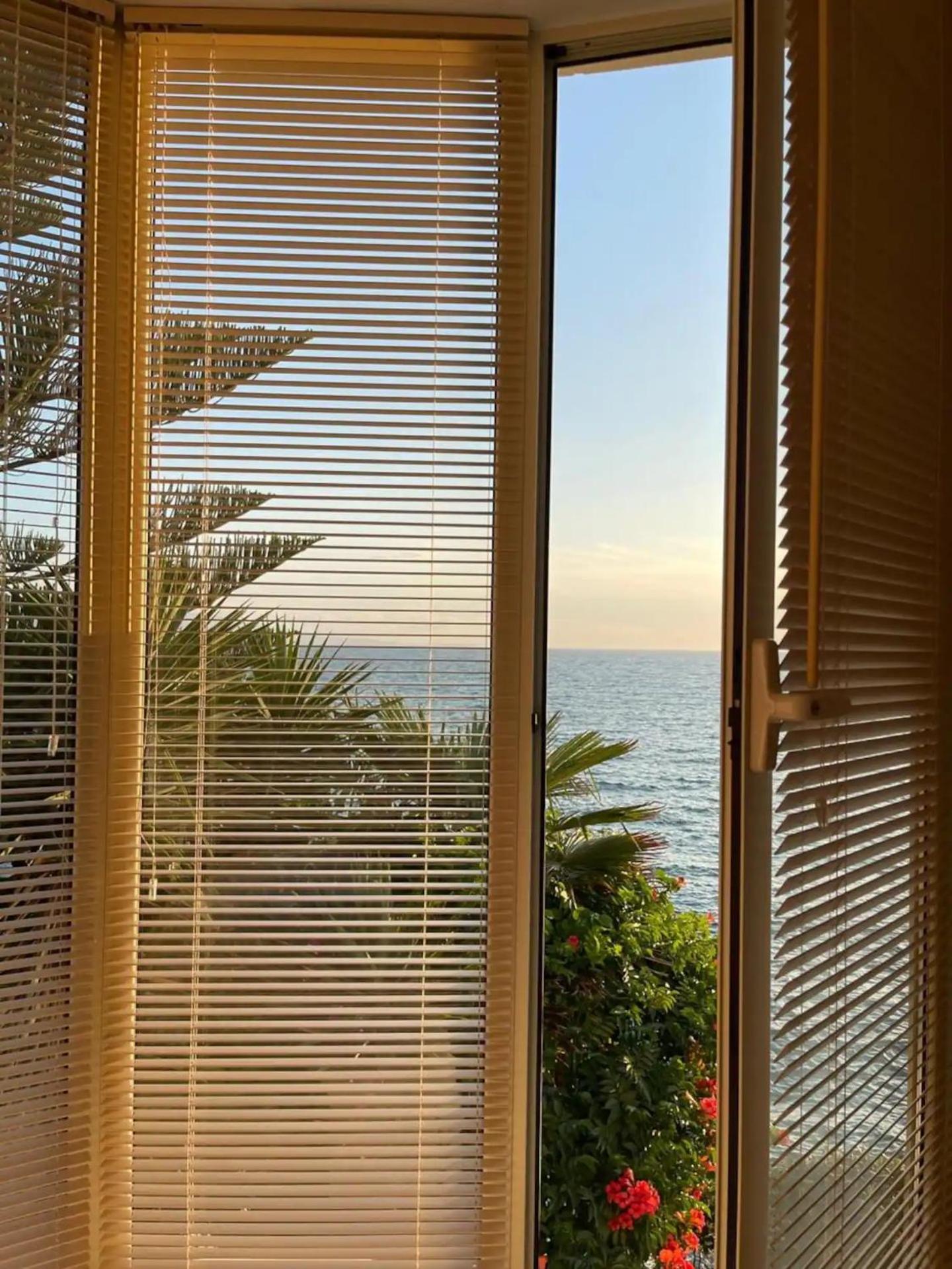 Aphrodite Direct Access To Beach