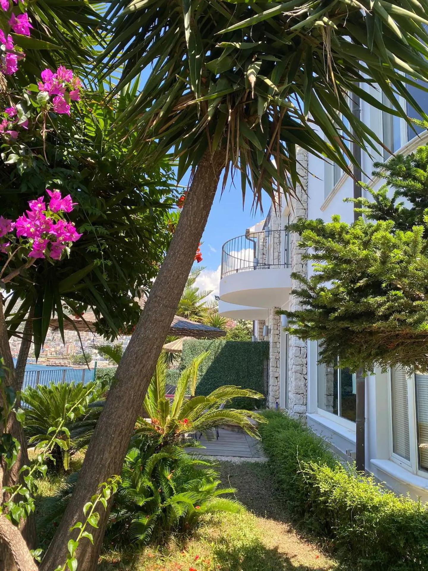 Aphrodite Direct Access To Beach *