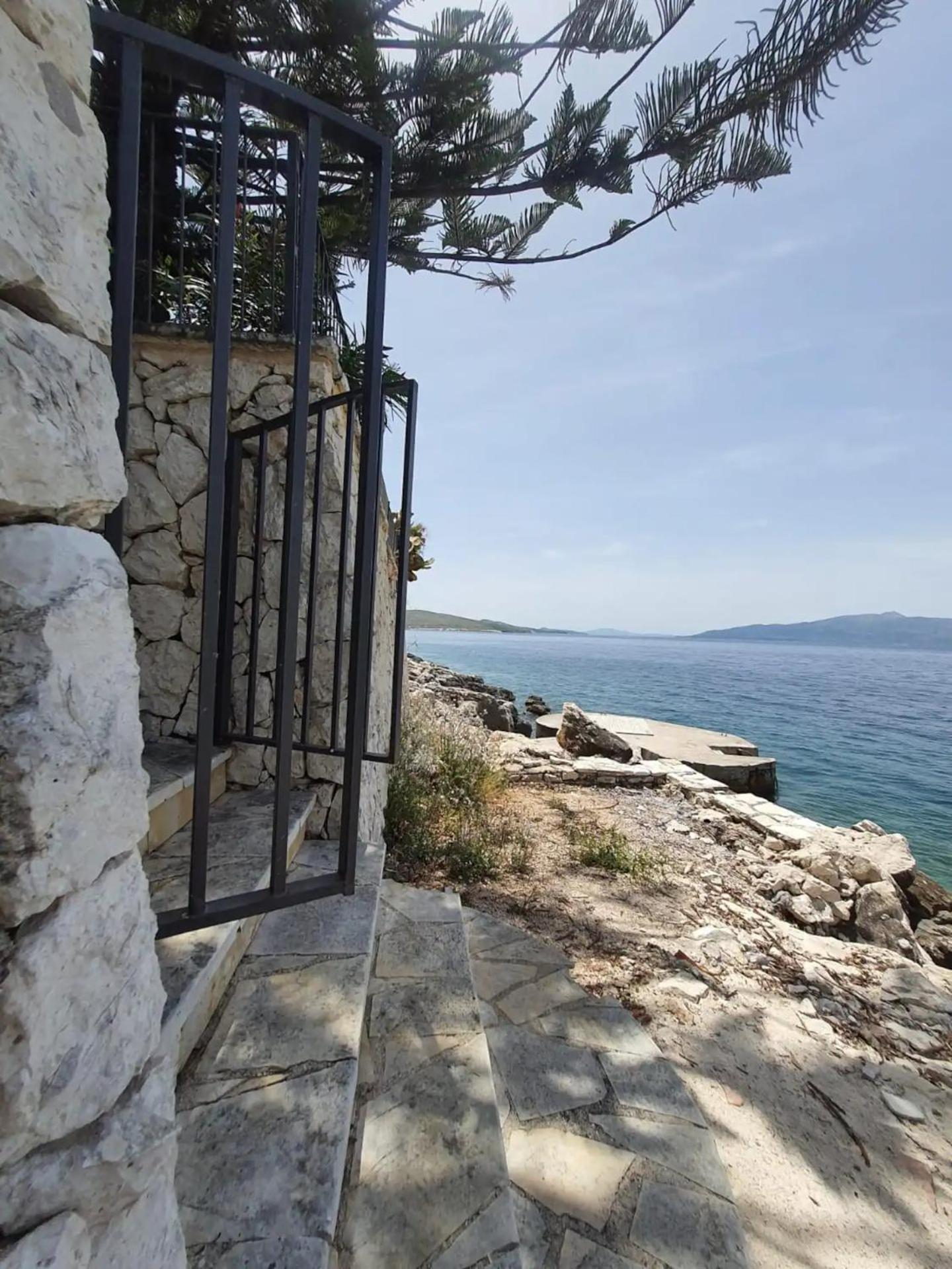 Aphrodite Direct Access To Beach