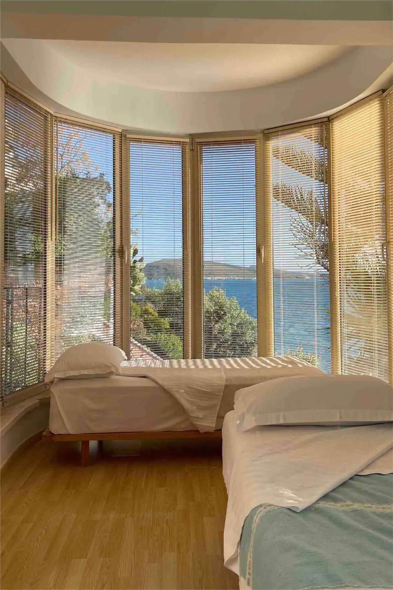 Aphrodite Direct Access To Beach Willa
