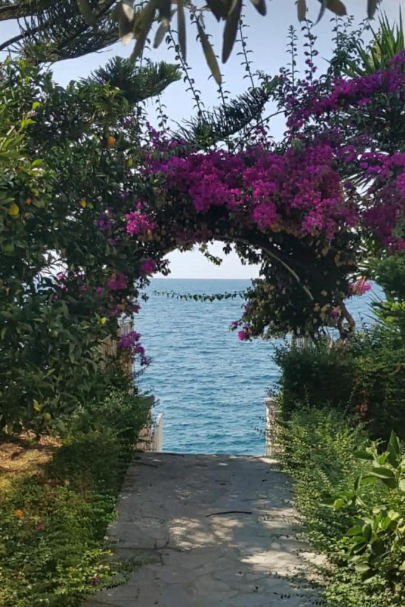 Aphrodite Direct Access To Beach