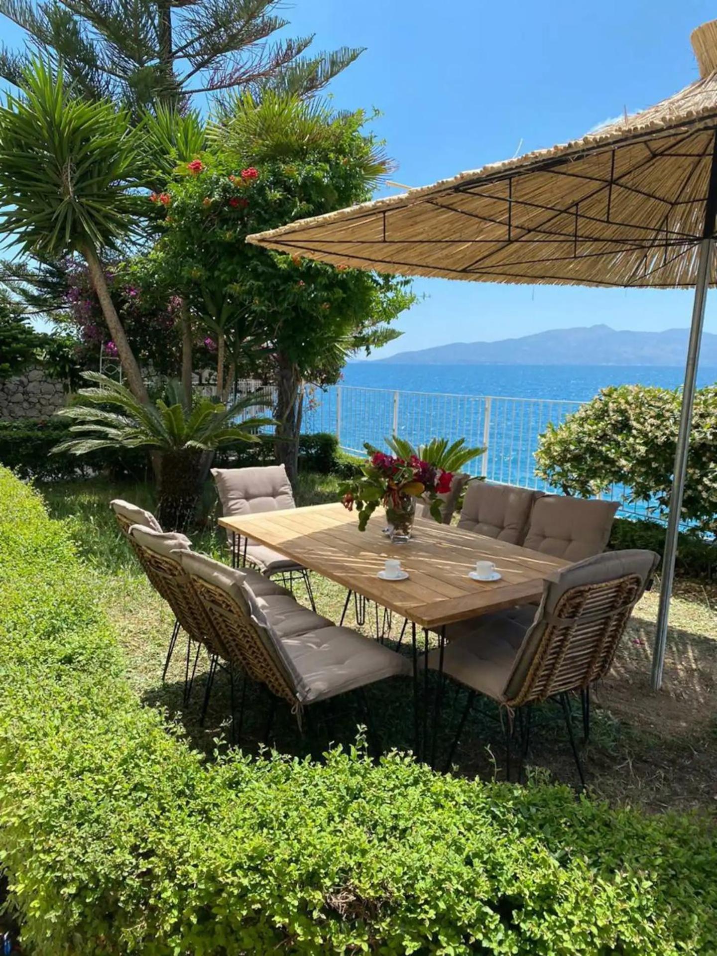 Aphrodite Direct Access To Beach Willa *